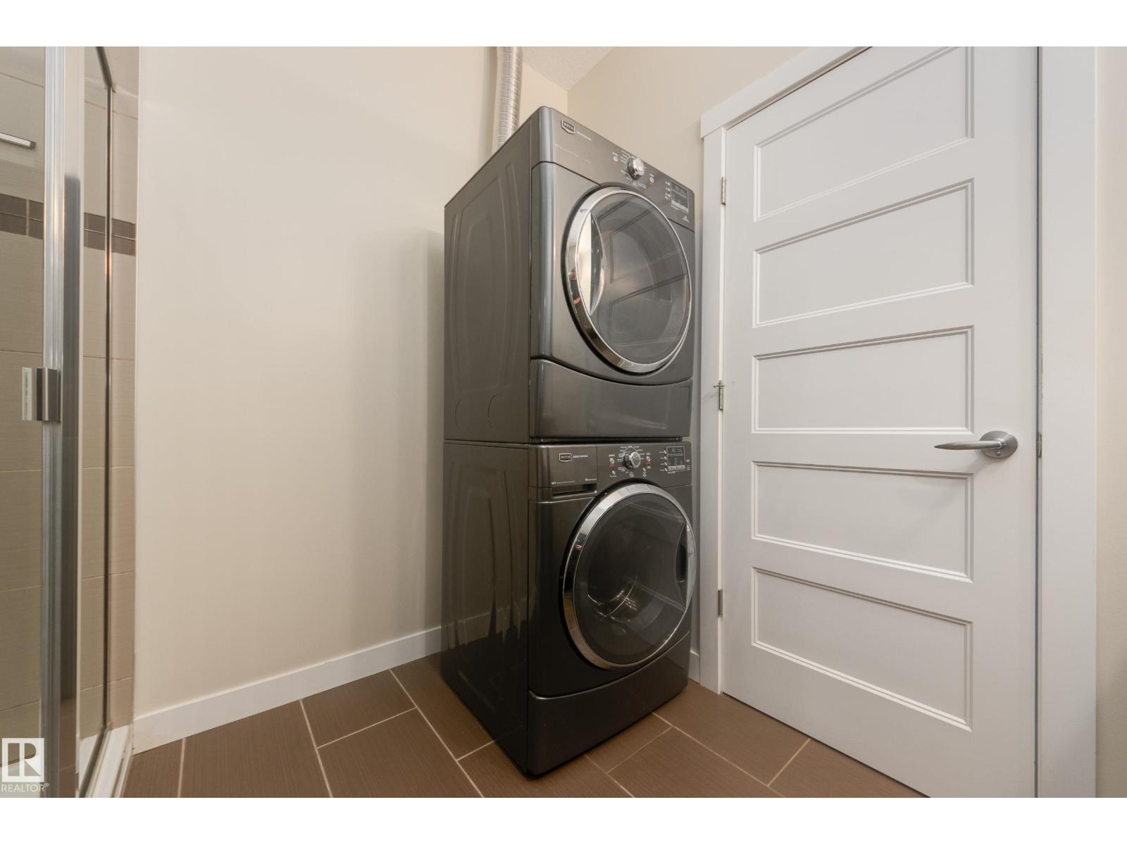 8308 108 ST NW - 18