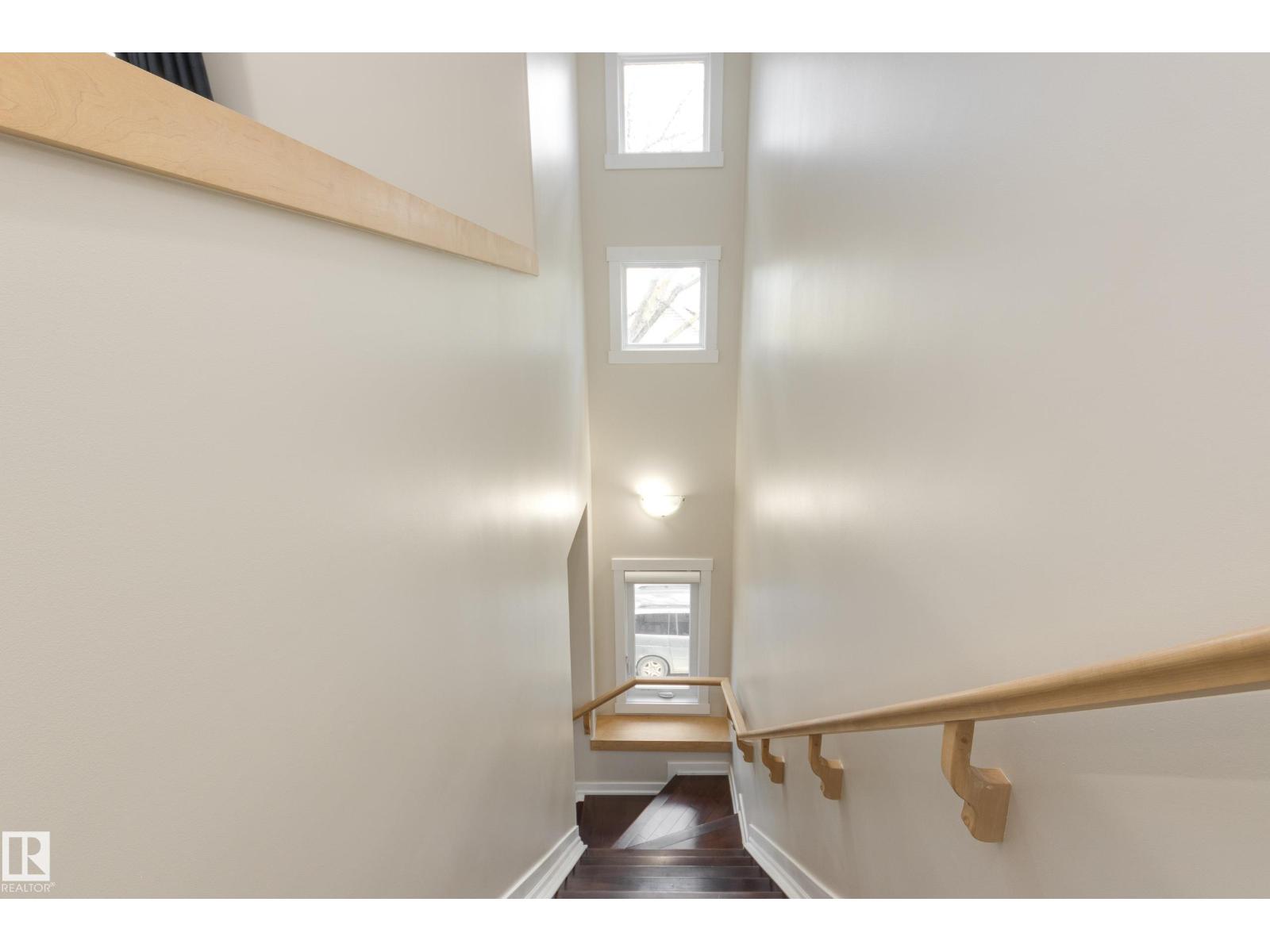 8308 108 ST NW - 19