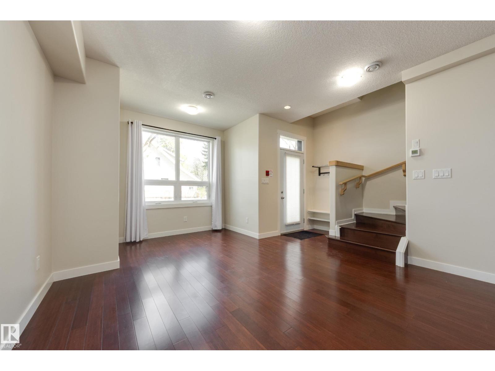 8308 108 ST NW - 4