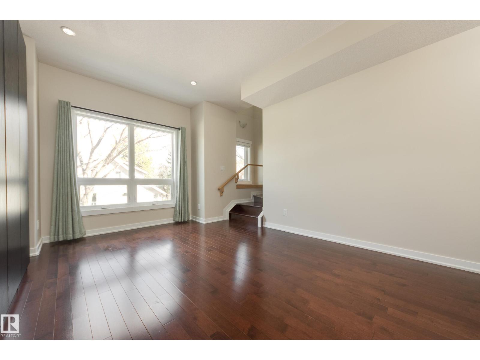 8308 108 ST NW - 13