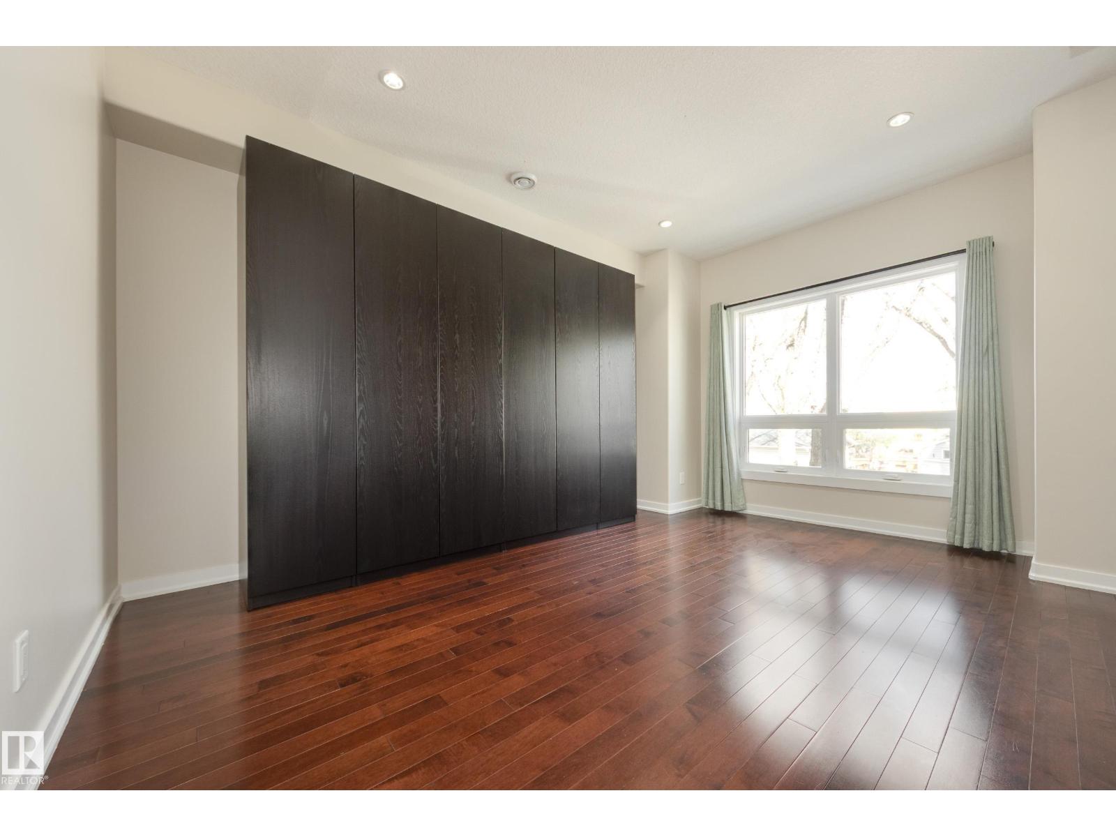 8308 108 ST NW - 14