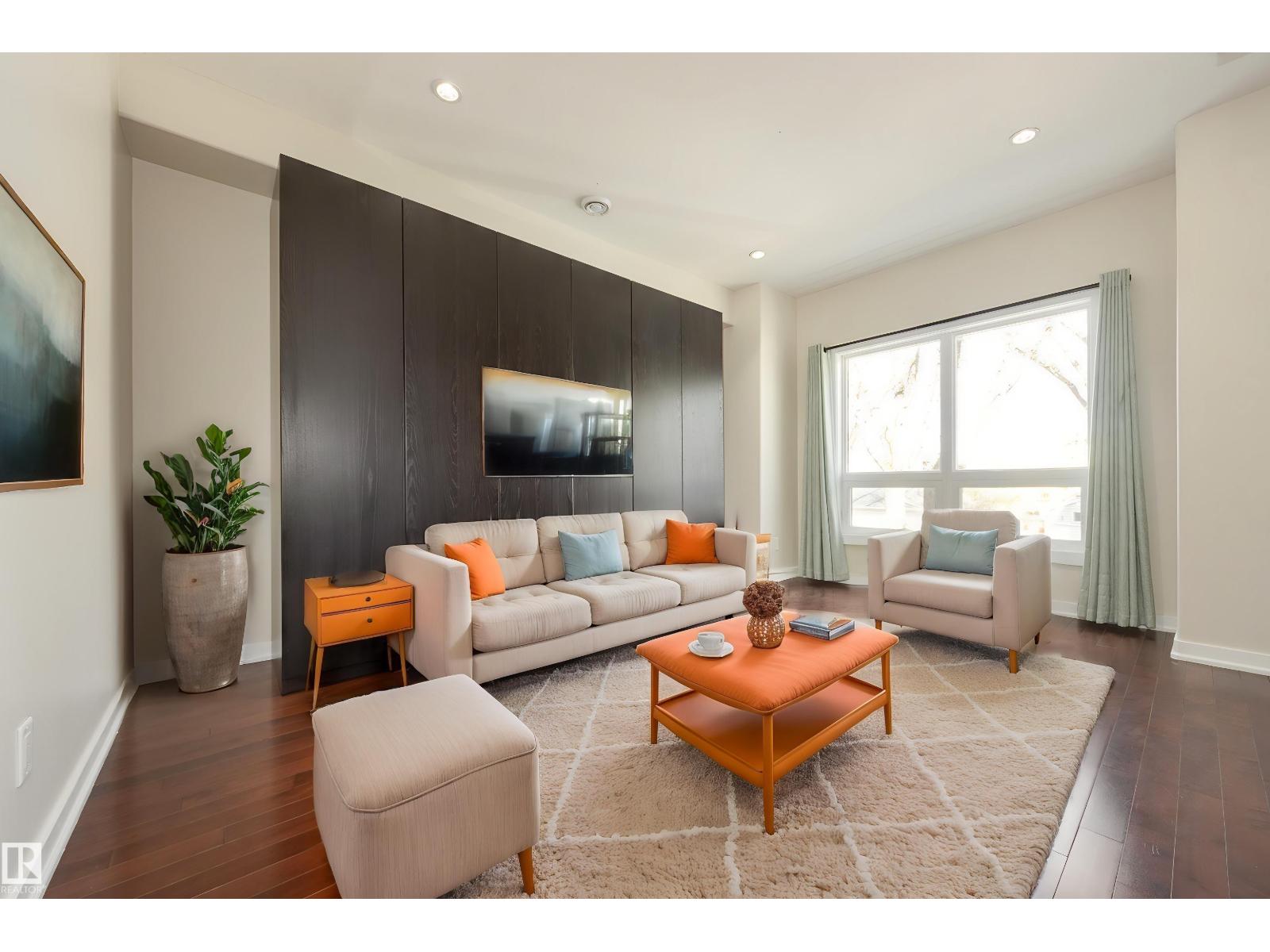 8308 108 ST NW - 15