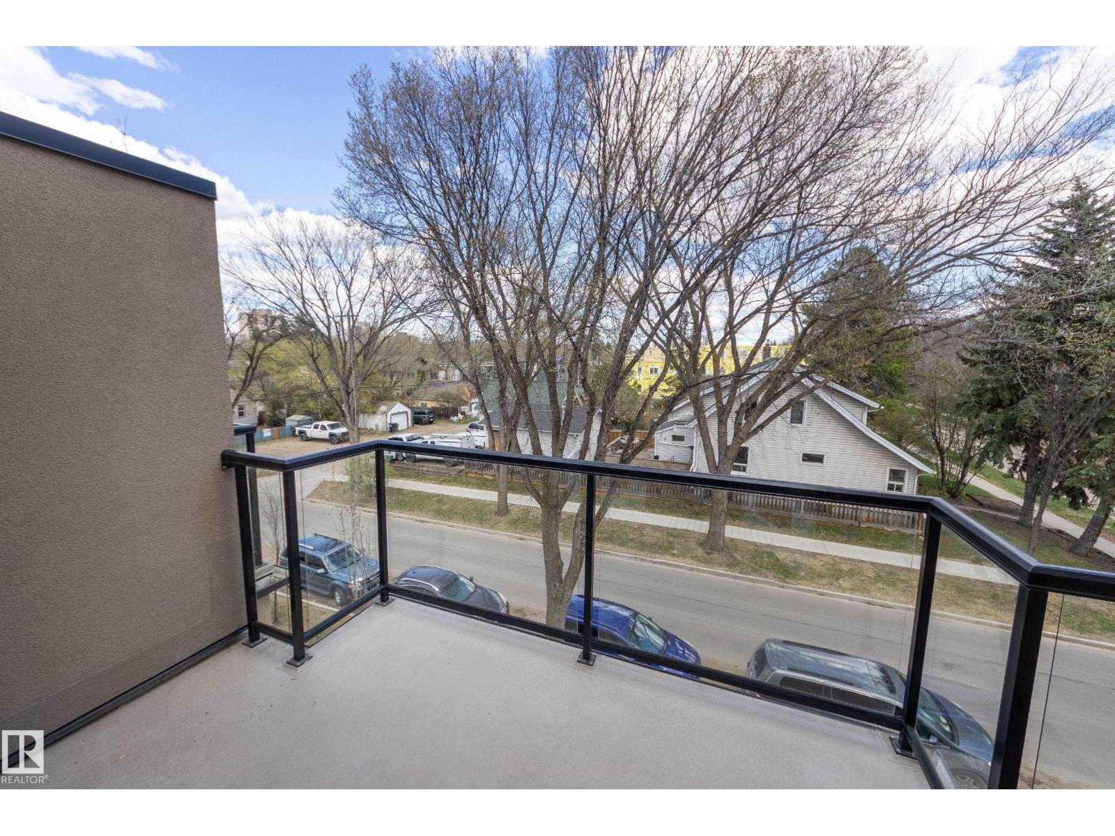 8308 108 ST NW - 28