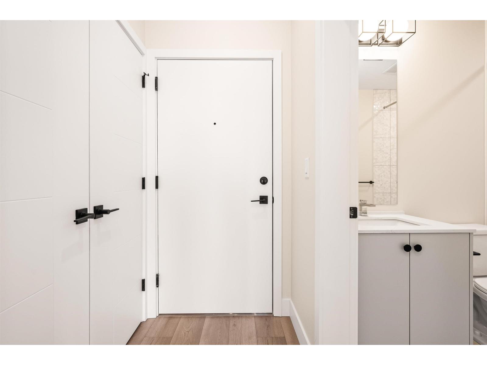 411 45505 CAMPUS DRIVE, Garrison Crossing, Chilliwack