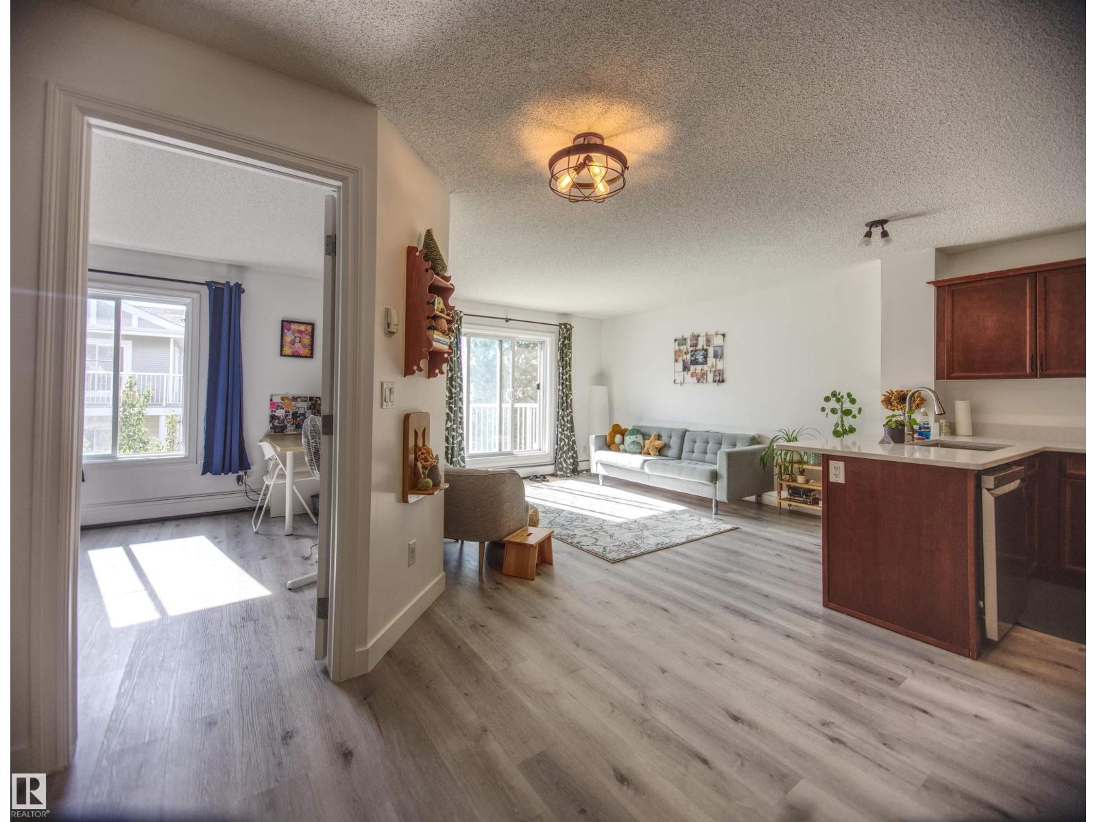 #409 4403 23 ST NW - 5