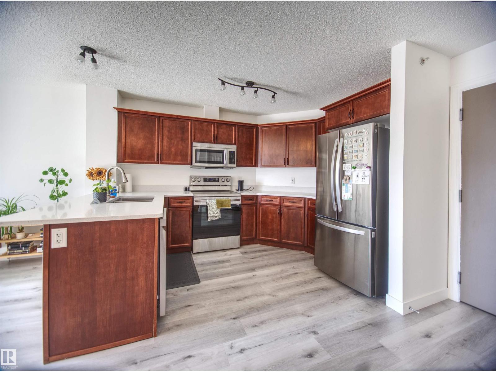 #409 4403 23 ST NW - 2