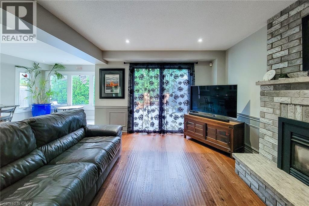 29 WOODSIDE Square - Image 17
