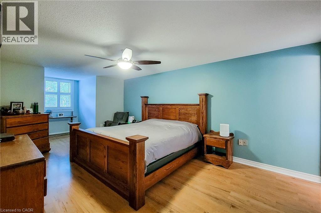 29 WOODSIDE Square - Image 32
