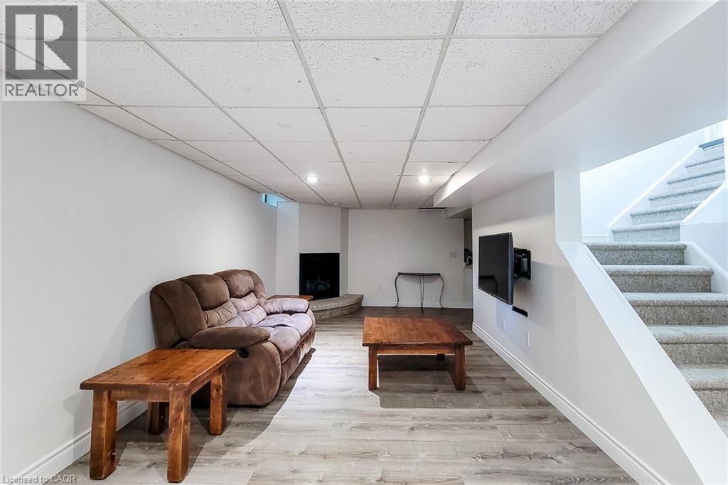 29 WOODSIDE Square - Image 39