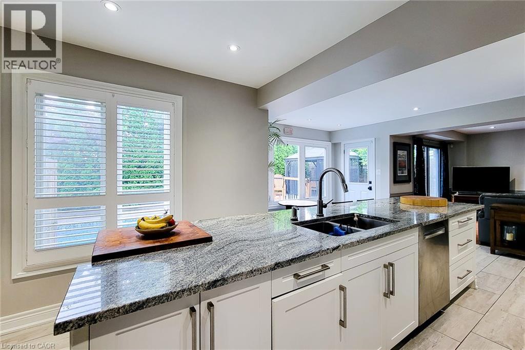 29 WOODSIDE Square - Image 24