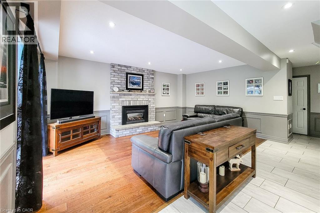 29 WOODSIDE Square - Image 18