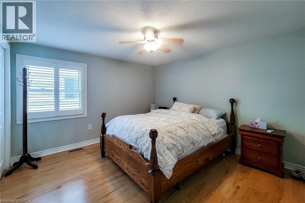 29 WOODSIDE Square - Image 34