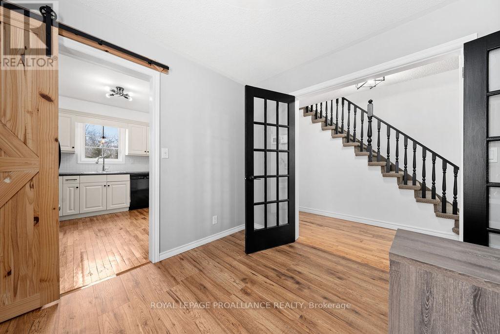 29 SHERWOOD CRESCENT - 14