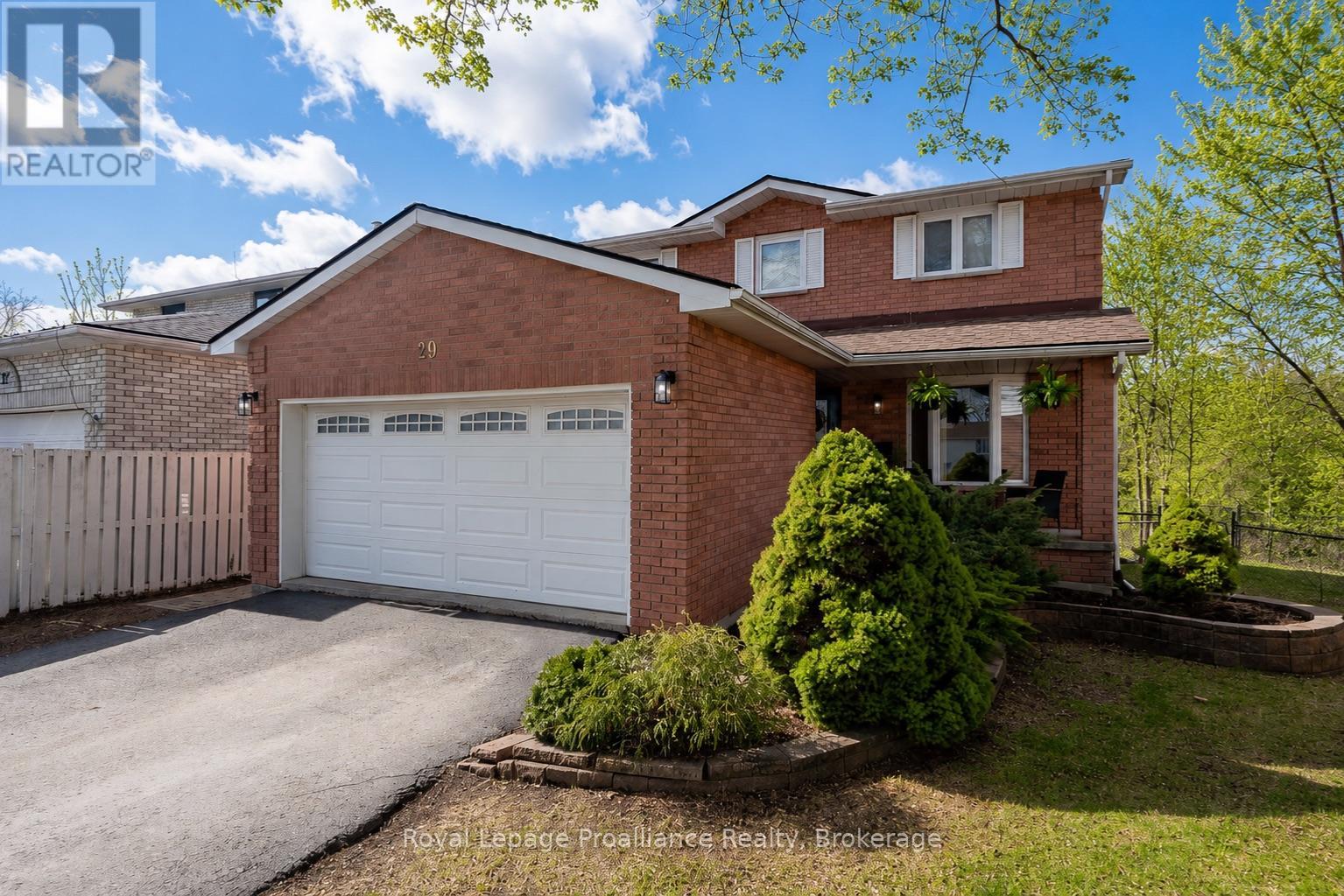 29 SHERWOOD CRESCENT - 1