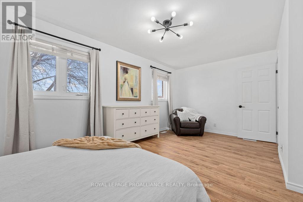 29 SHERWOOD CRESCENT - 38