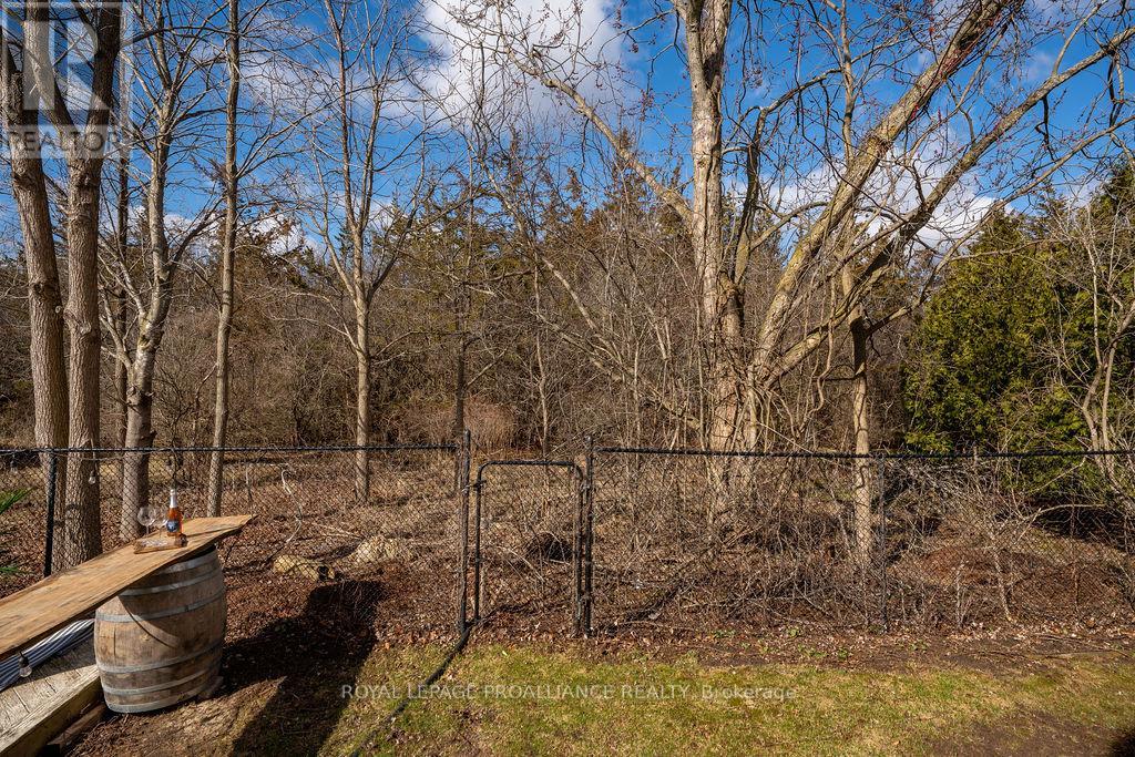 29 SHERWOOD CRESCENT - 30