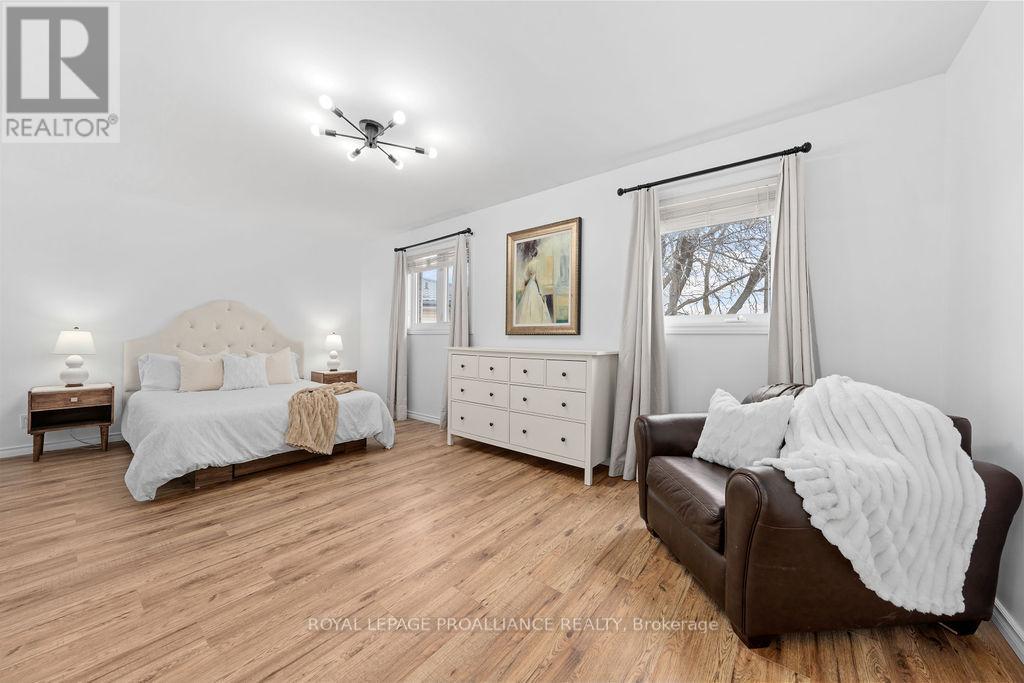 29 SHERWOOD CRESCENT - 35