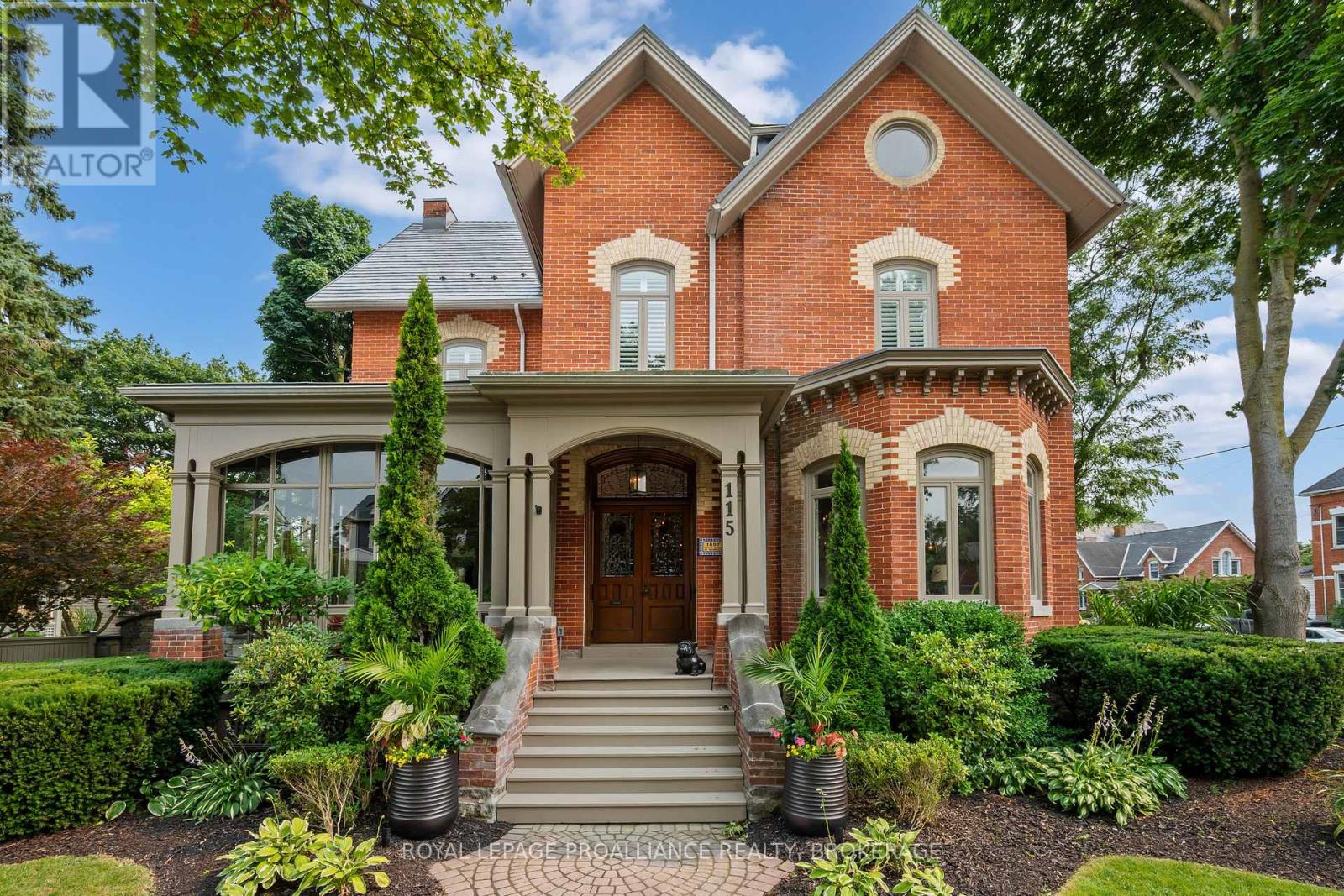 115 BRIDGE STREET E - 1