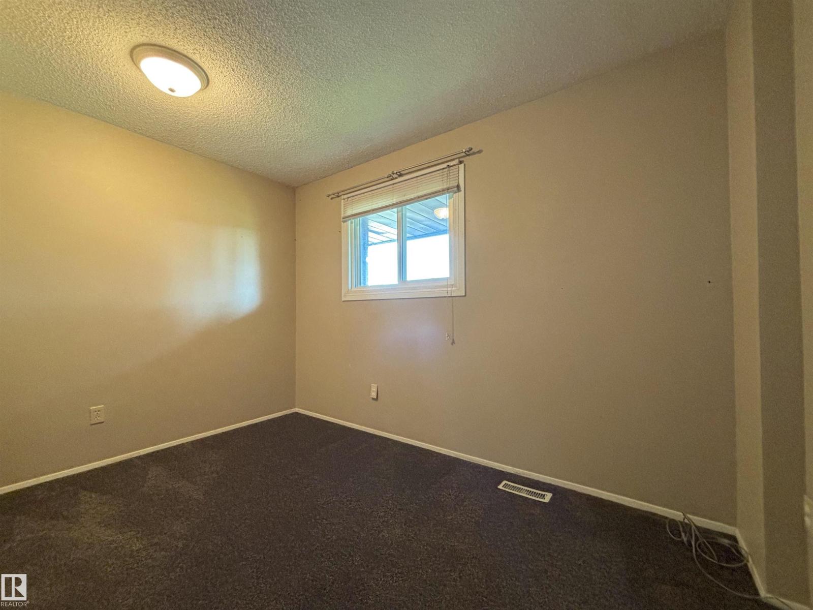 5955 40 AV NW - Image 15