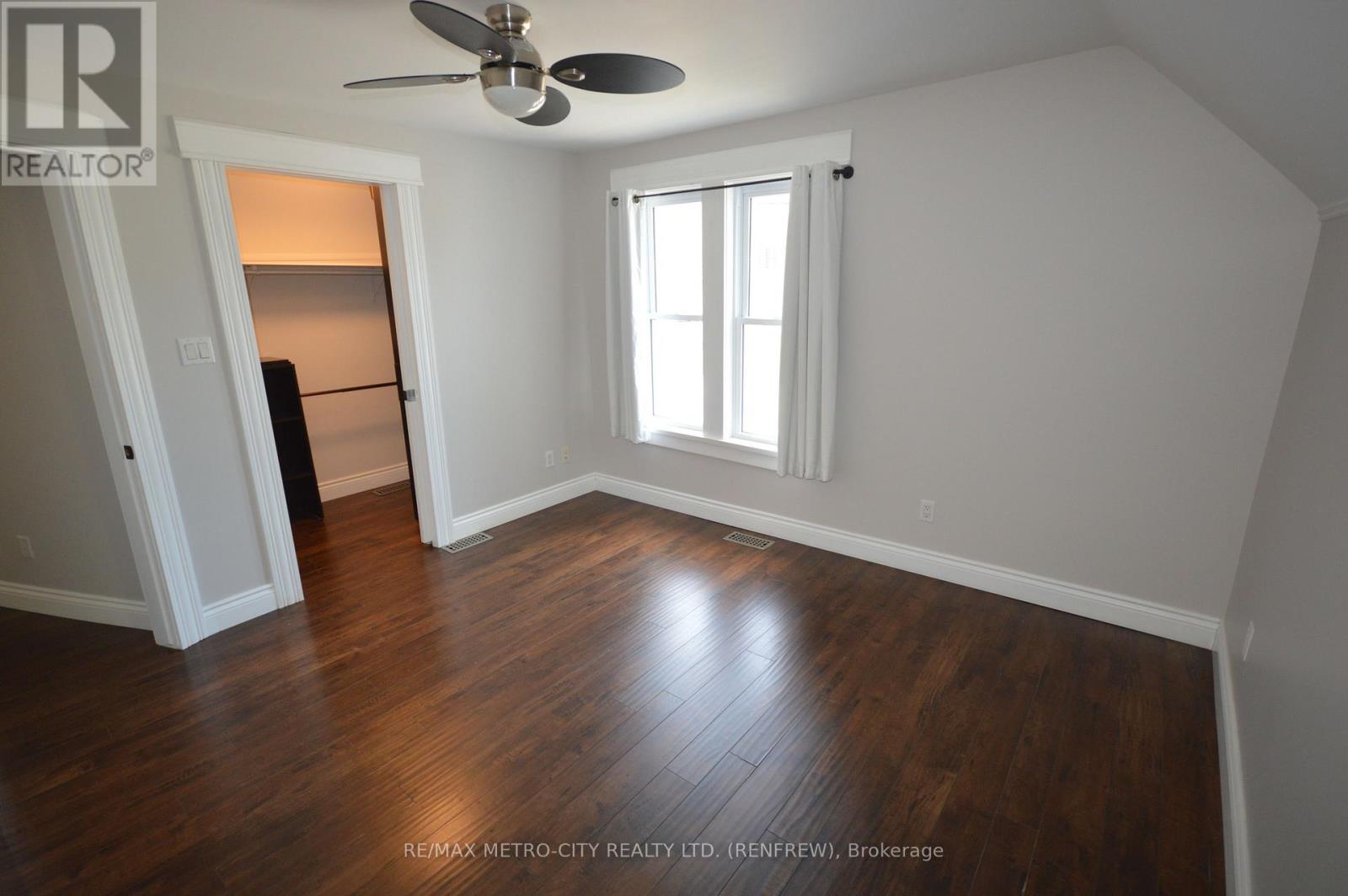 447 RAGLAN STREET S - 11