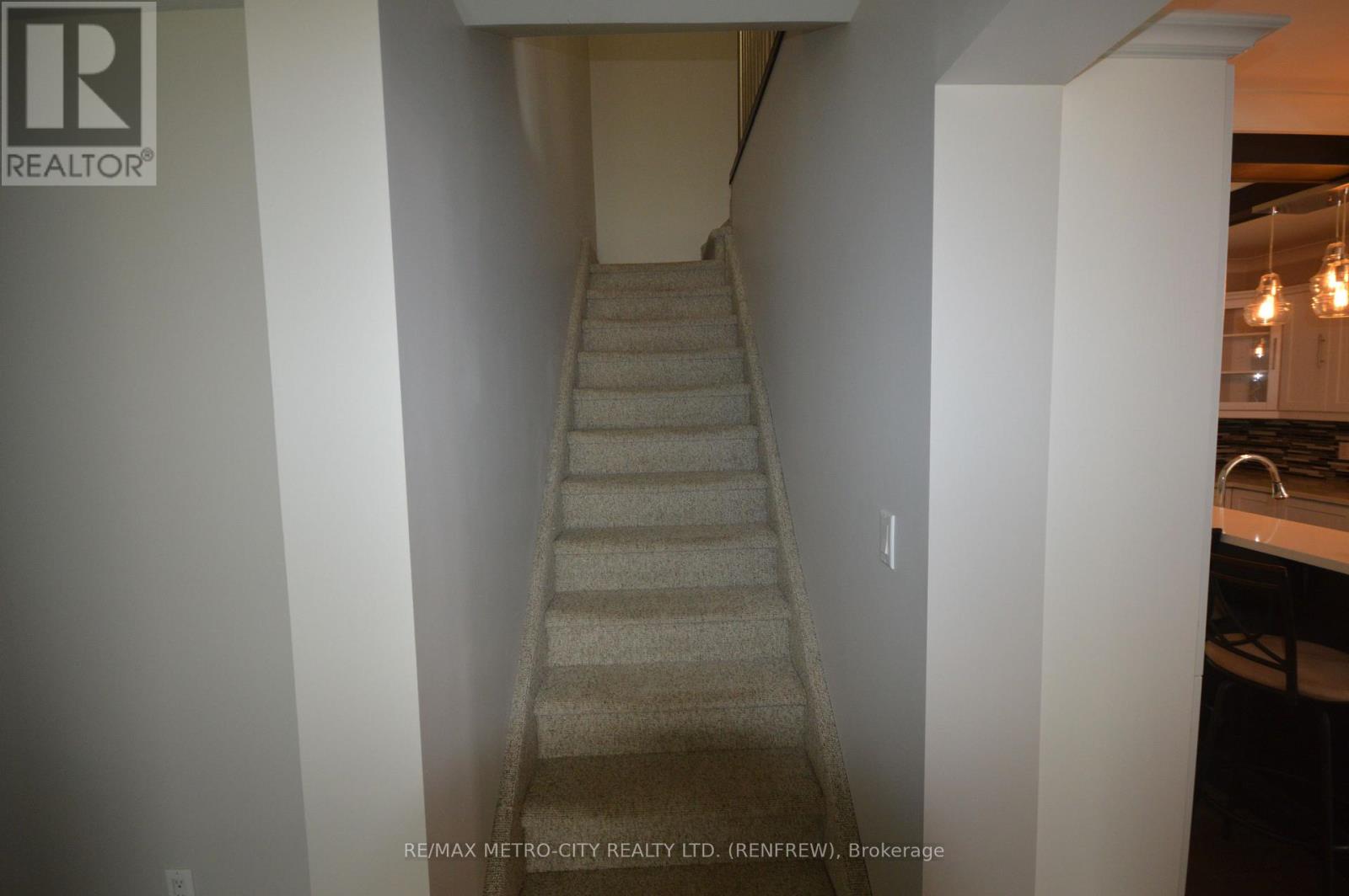 447 RAGLAN STREET S - 10