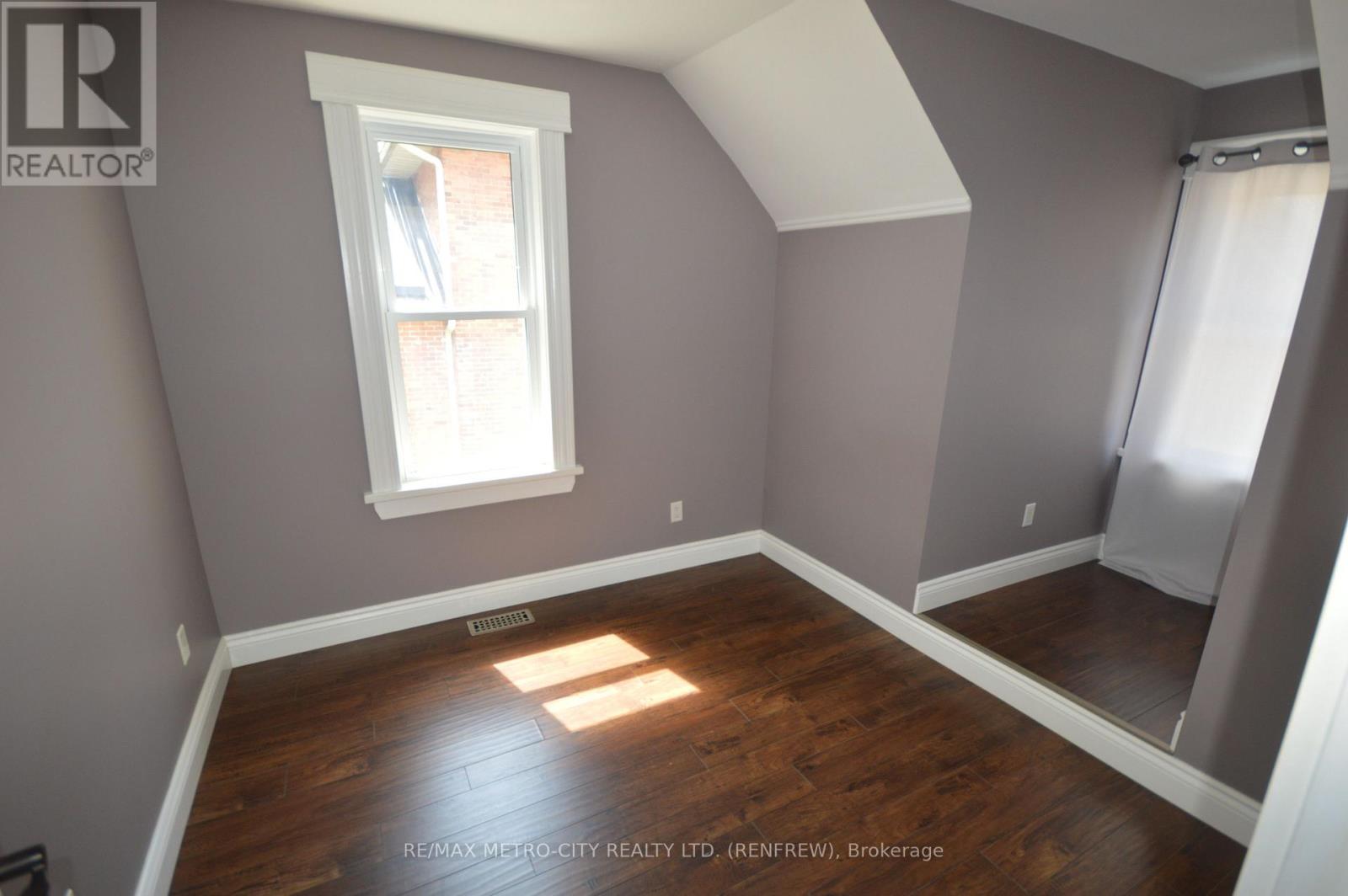 447 RAGLAN STREET S - 16