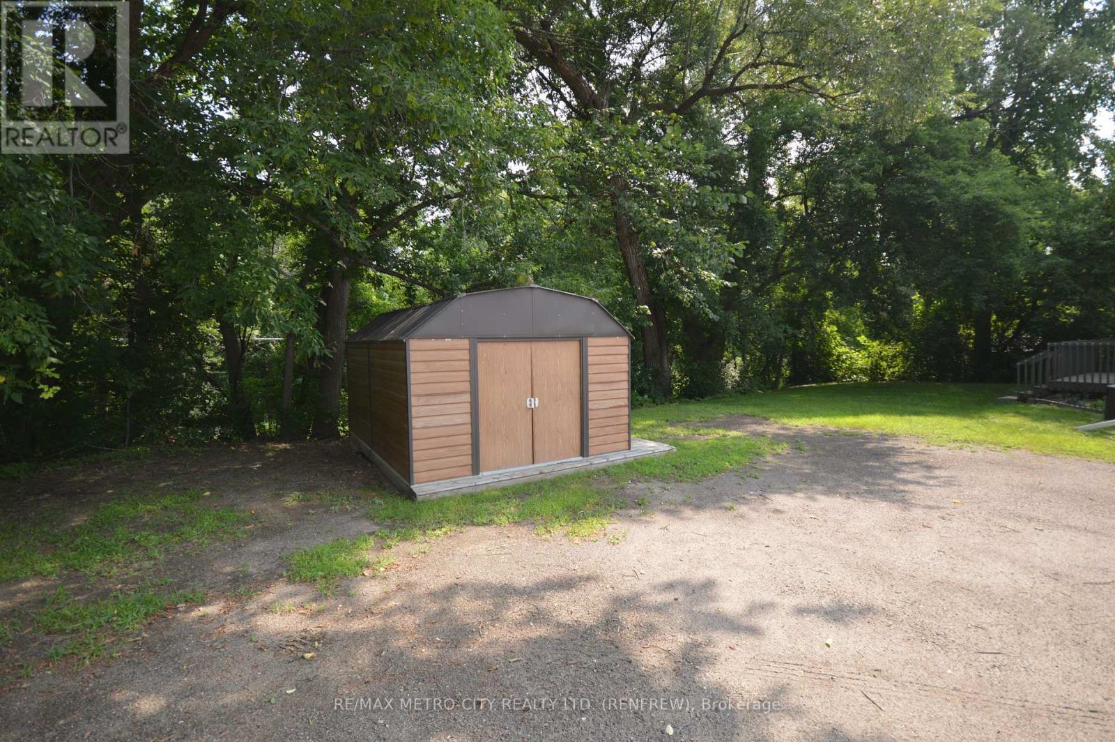 447 RAGLAN STREET S - 22