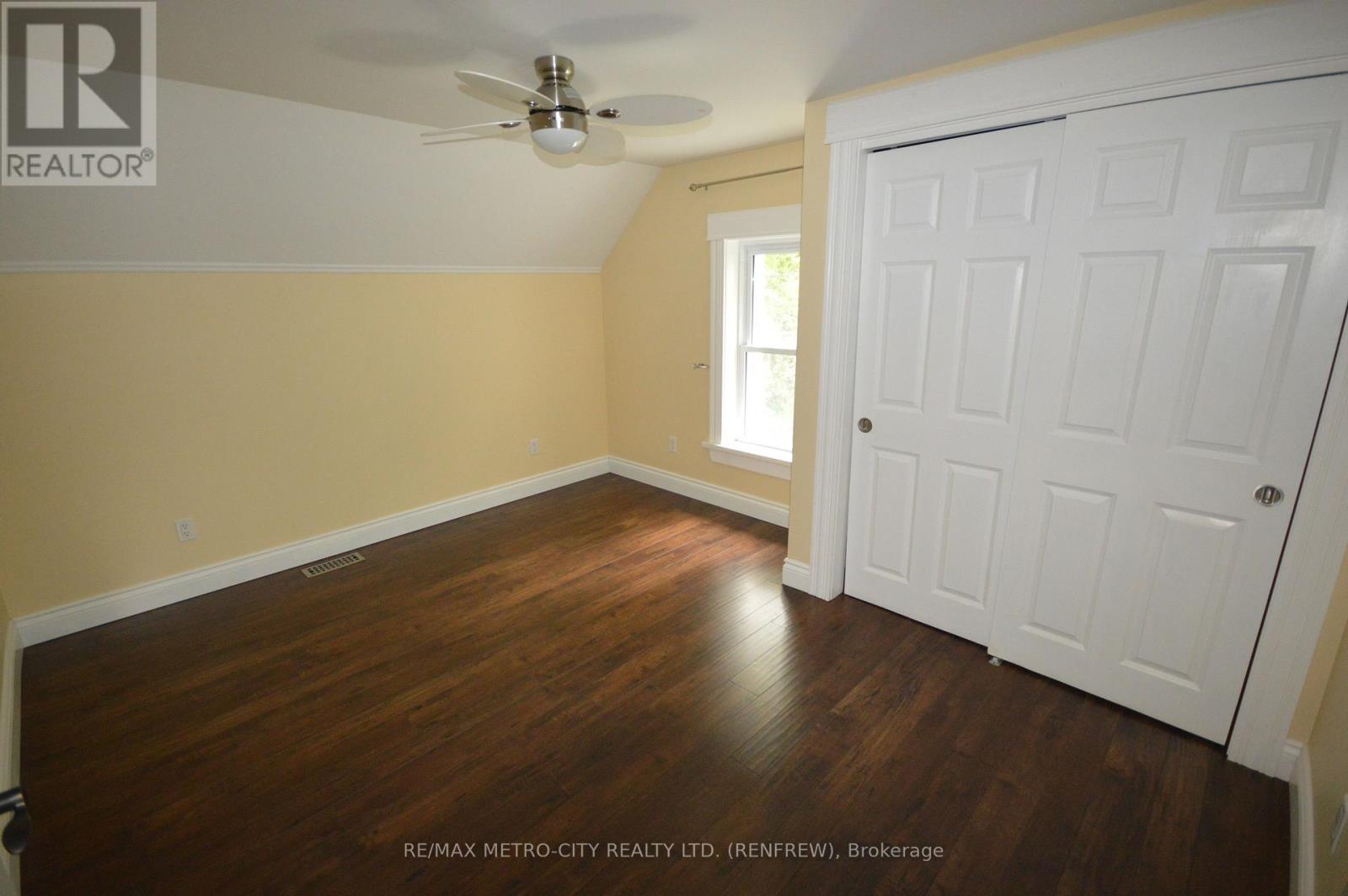 447 RAGLAN STREET S - 14