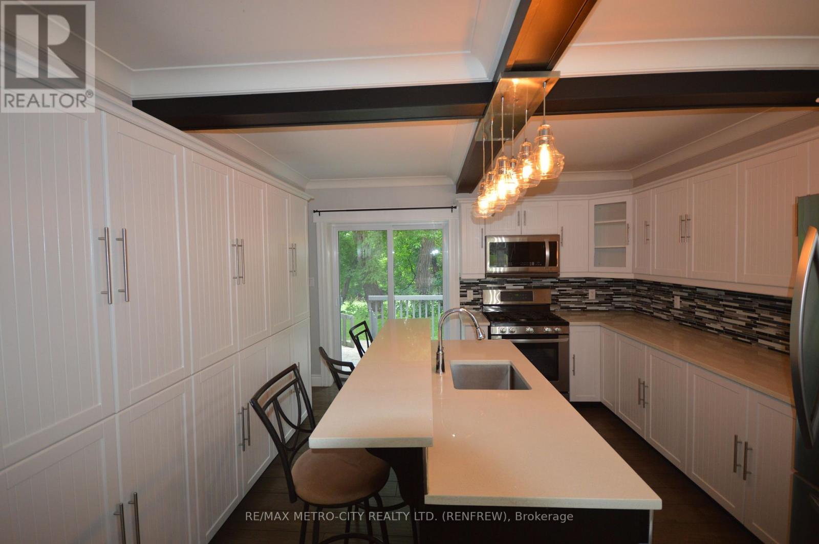 447 RAGLAN STREET S - 2