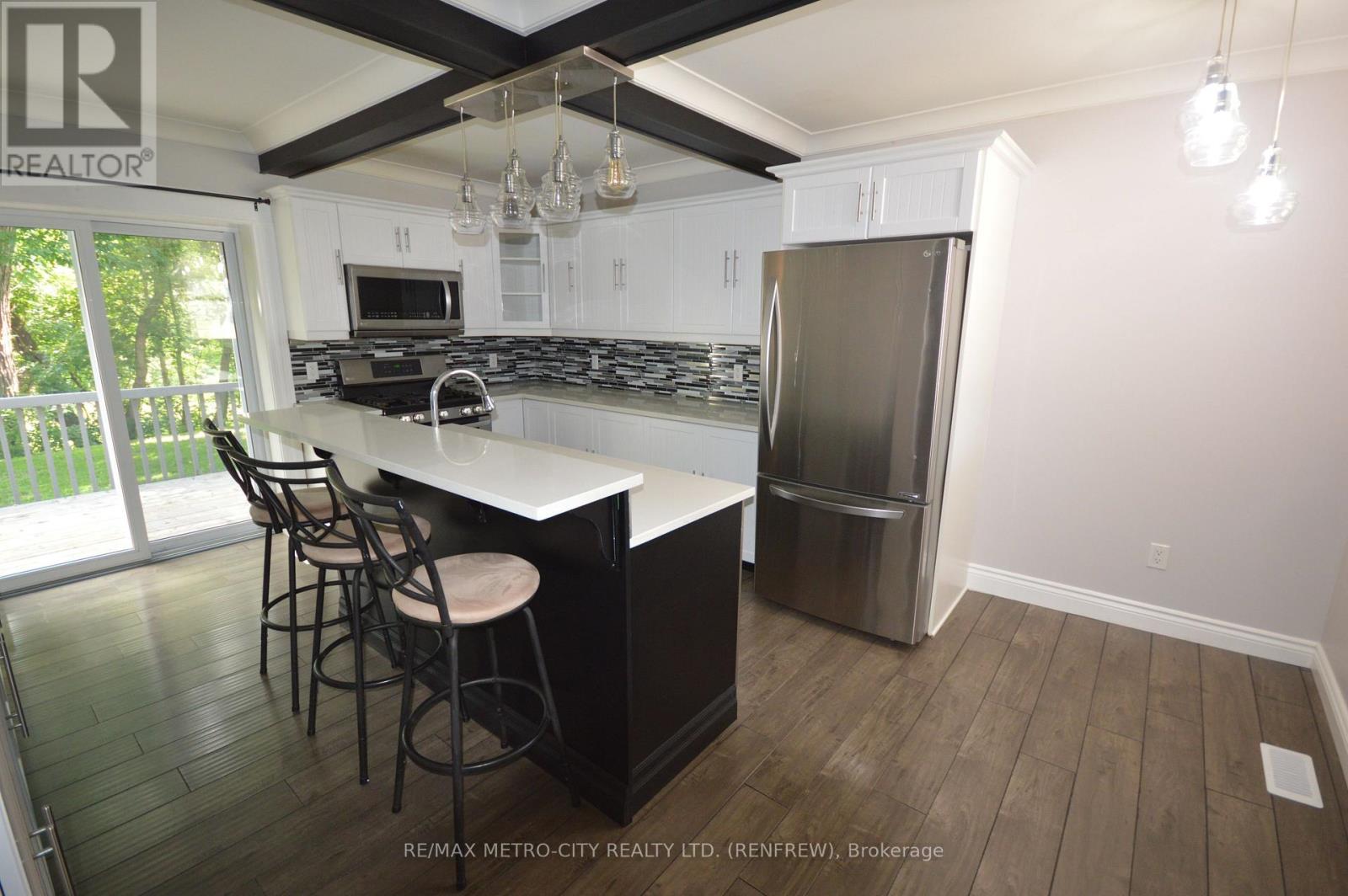 447 RAGLAN STREET S - 4