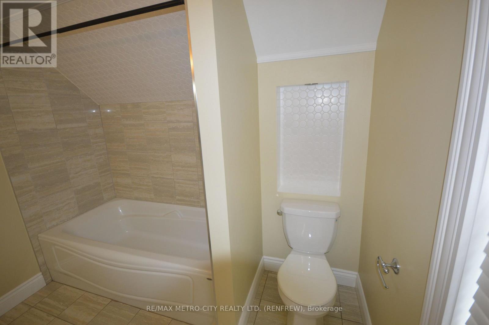 447 RAGLAN STREET S - 17