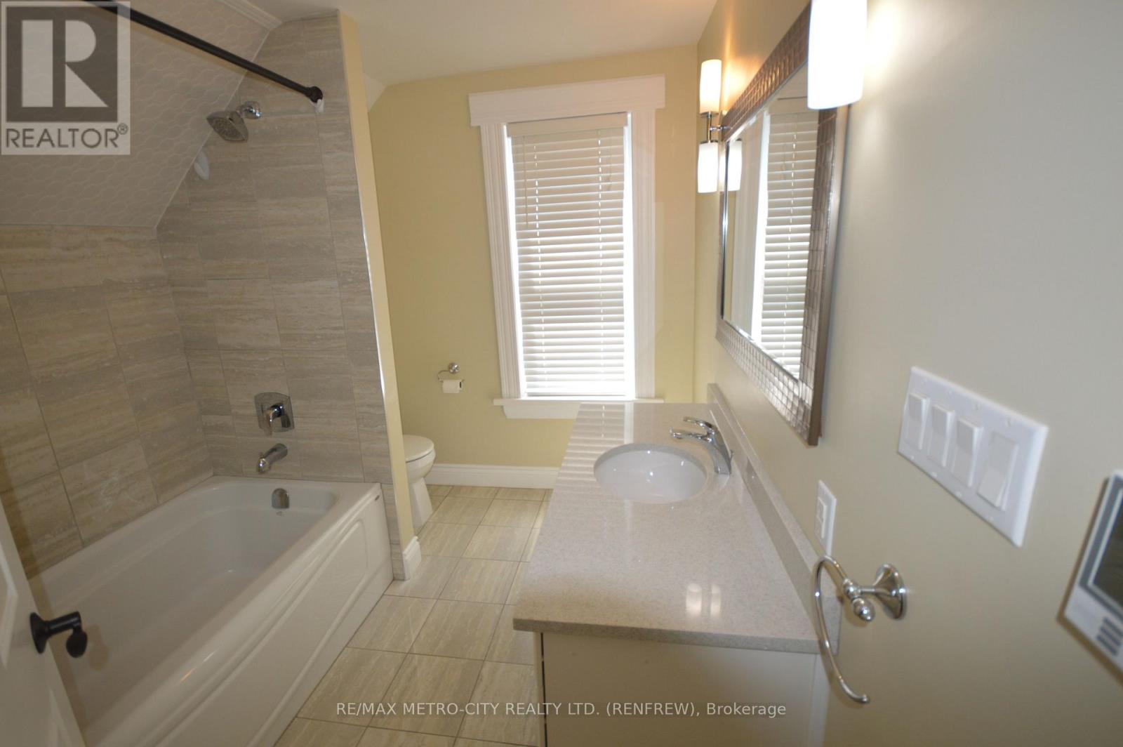 447 RAGLAN STREET S - 18