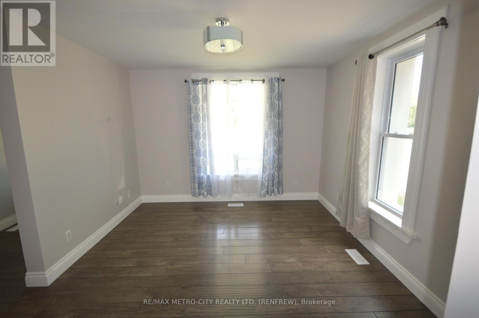 447 RAGLAN STREET S - 6
