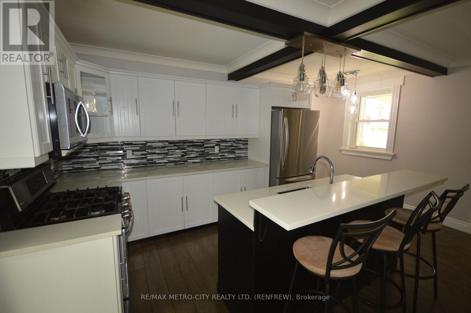 447 RAGLAN STREET S - 5