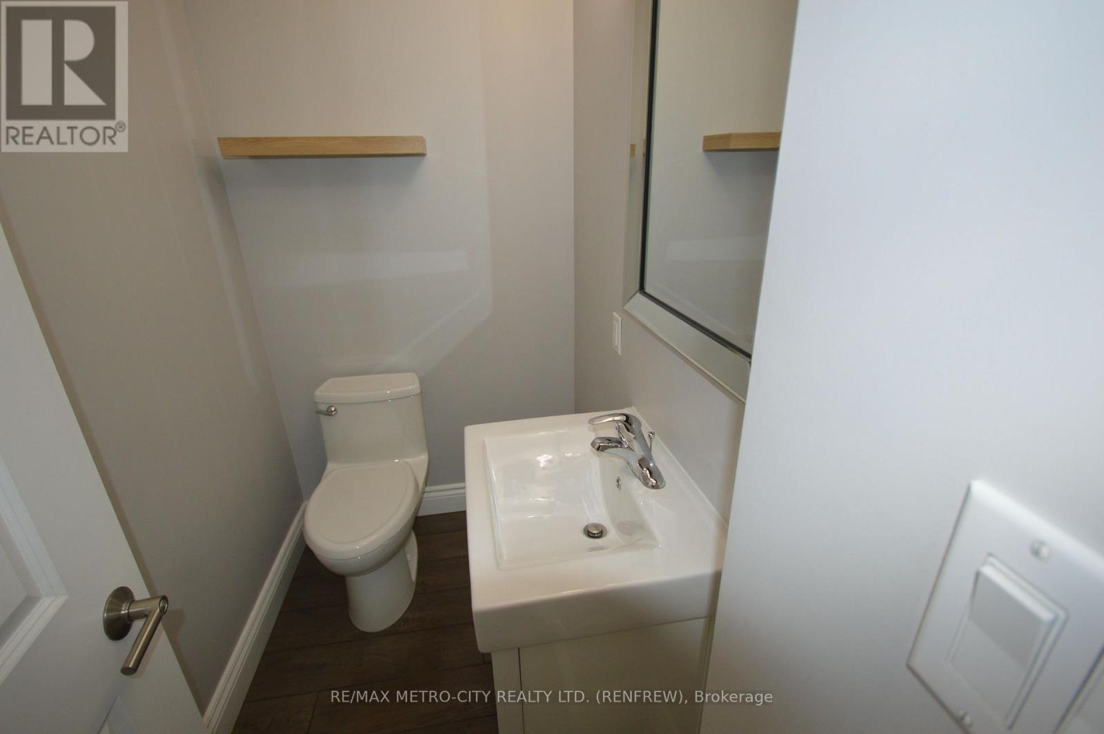 447 RAGLAN STREET S - 9