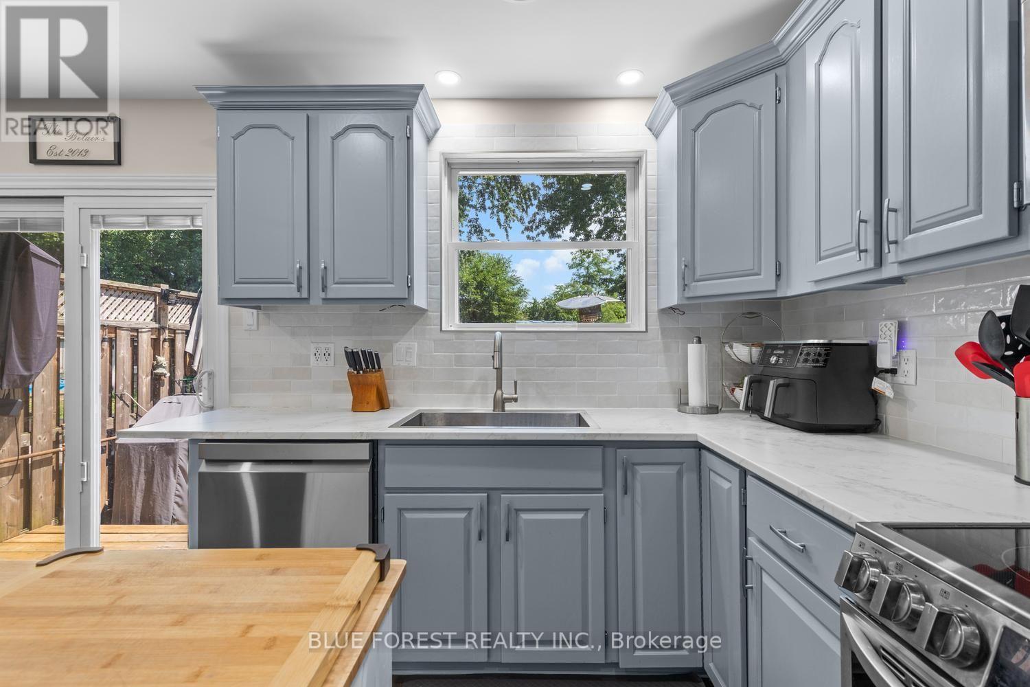48 ROSAMOND CRESCENT - 10