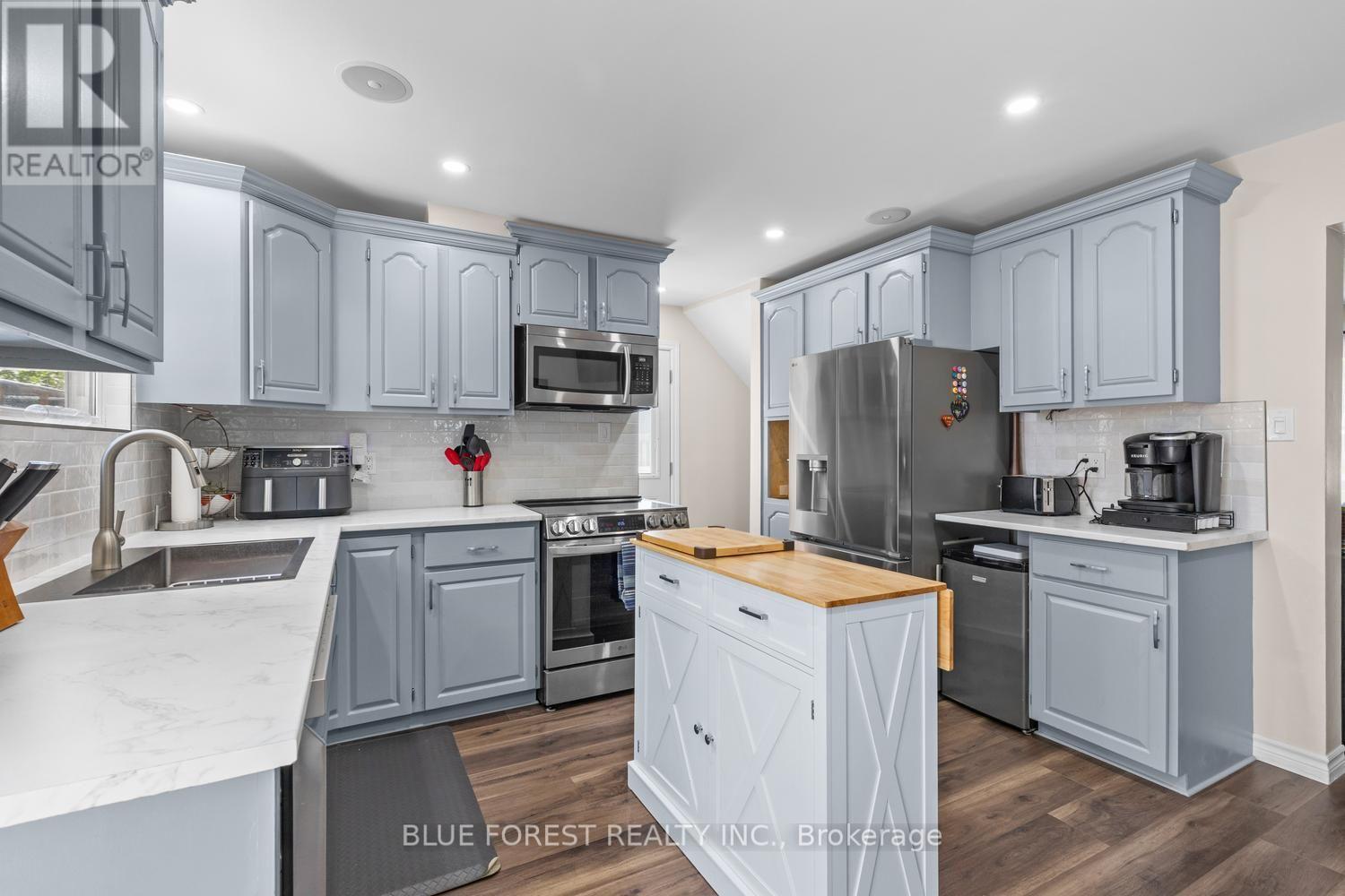 48 ROSAMOND CRESCENT - 11