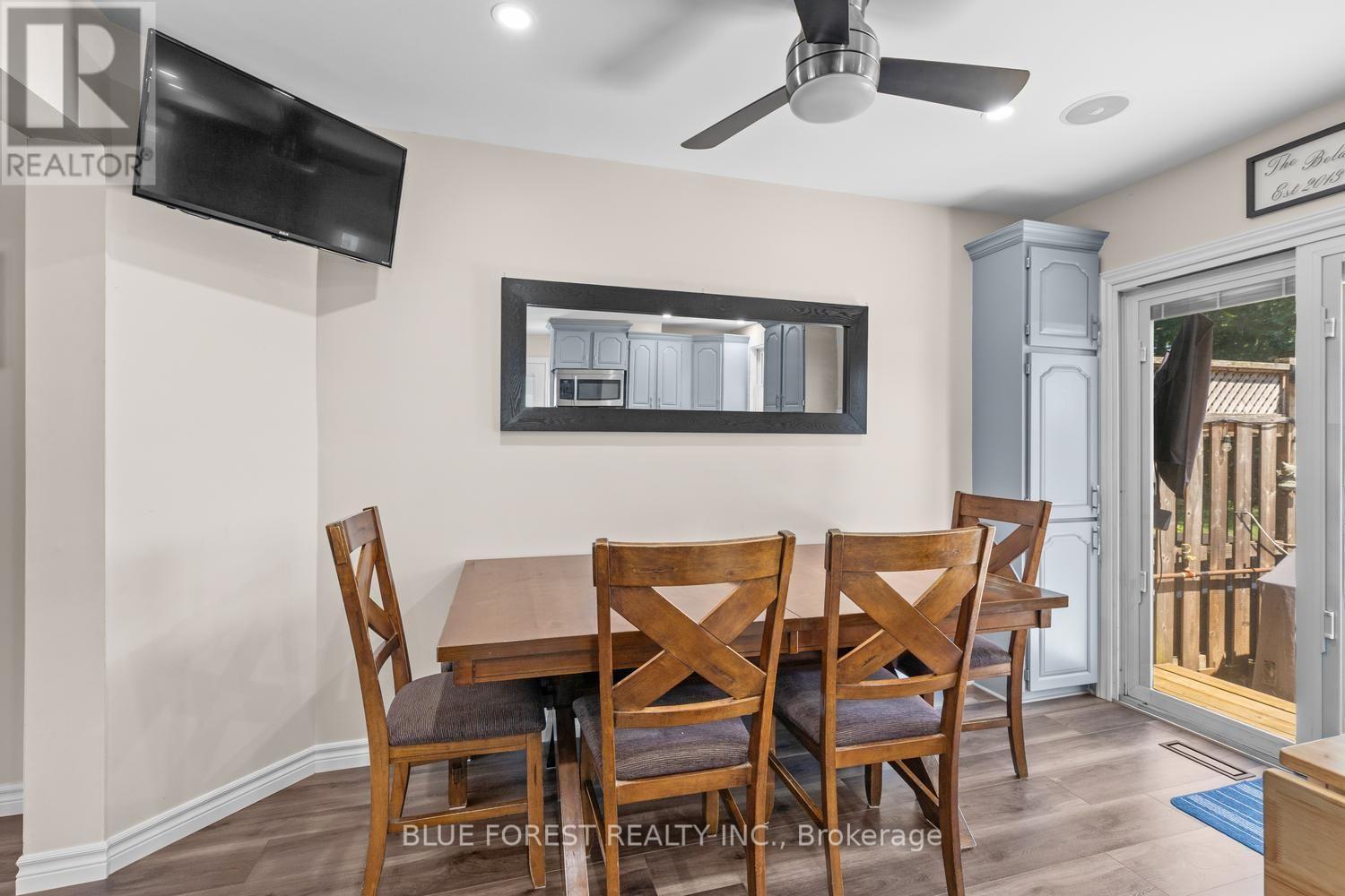 48 ROSAMOND CRESCENT - 14