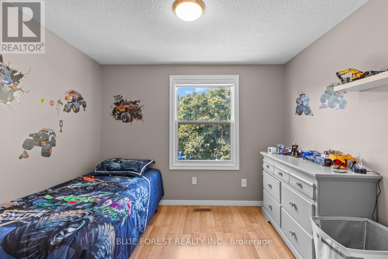 48 ROSAMOND CRESCENT - 21