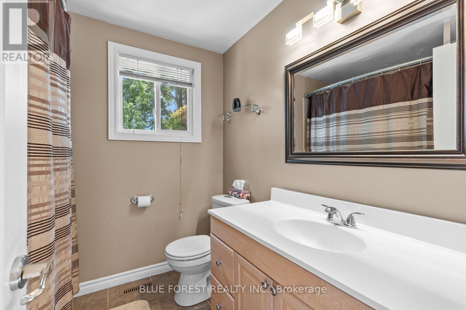 48 ROSAMOND CRESCENT - 25