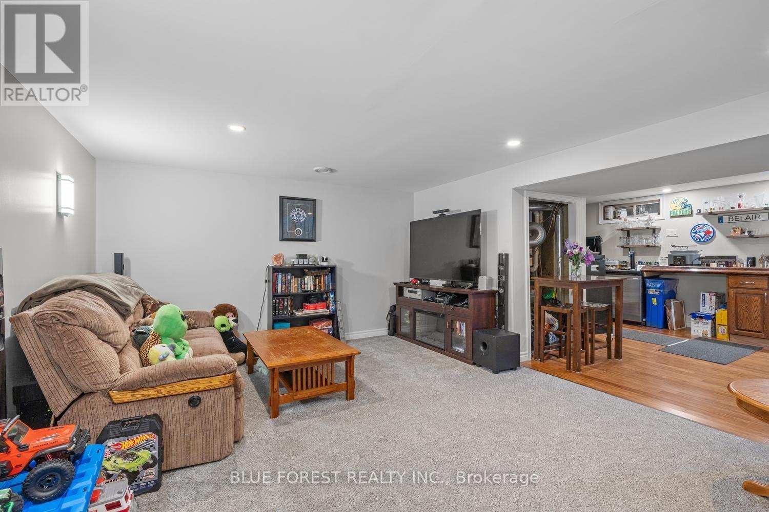 48 ROSAMOND CRESCENT - 27