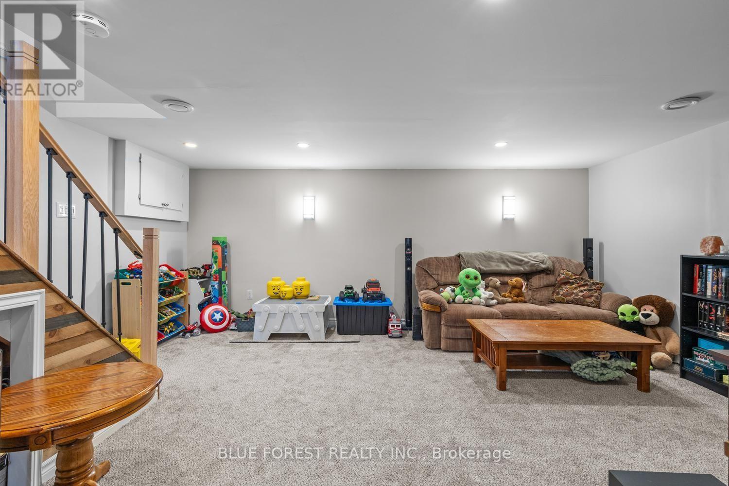 48 ROSAMOND CRESCENT - 28