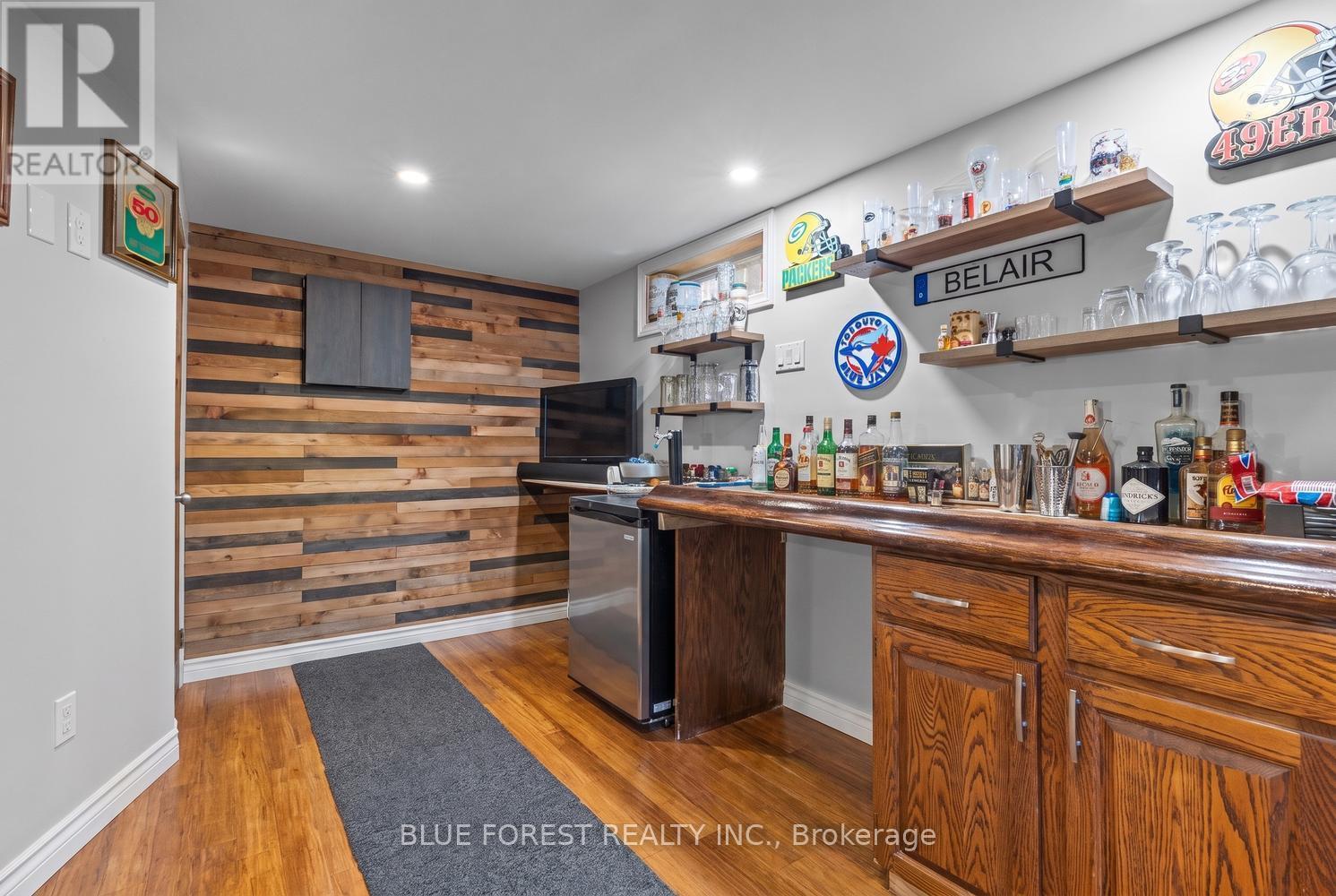 48 ROSAMOND CRESCENT - 31