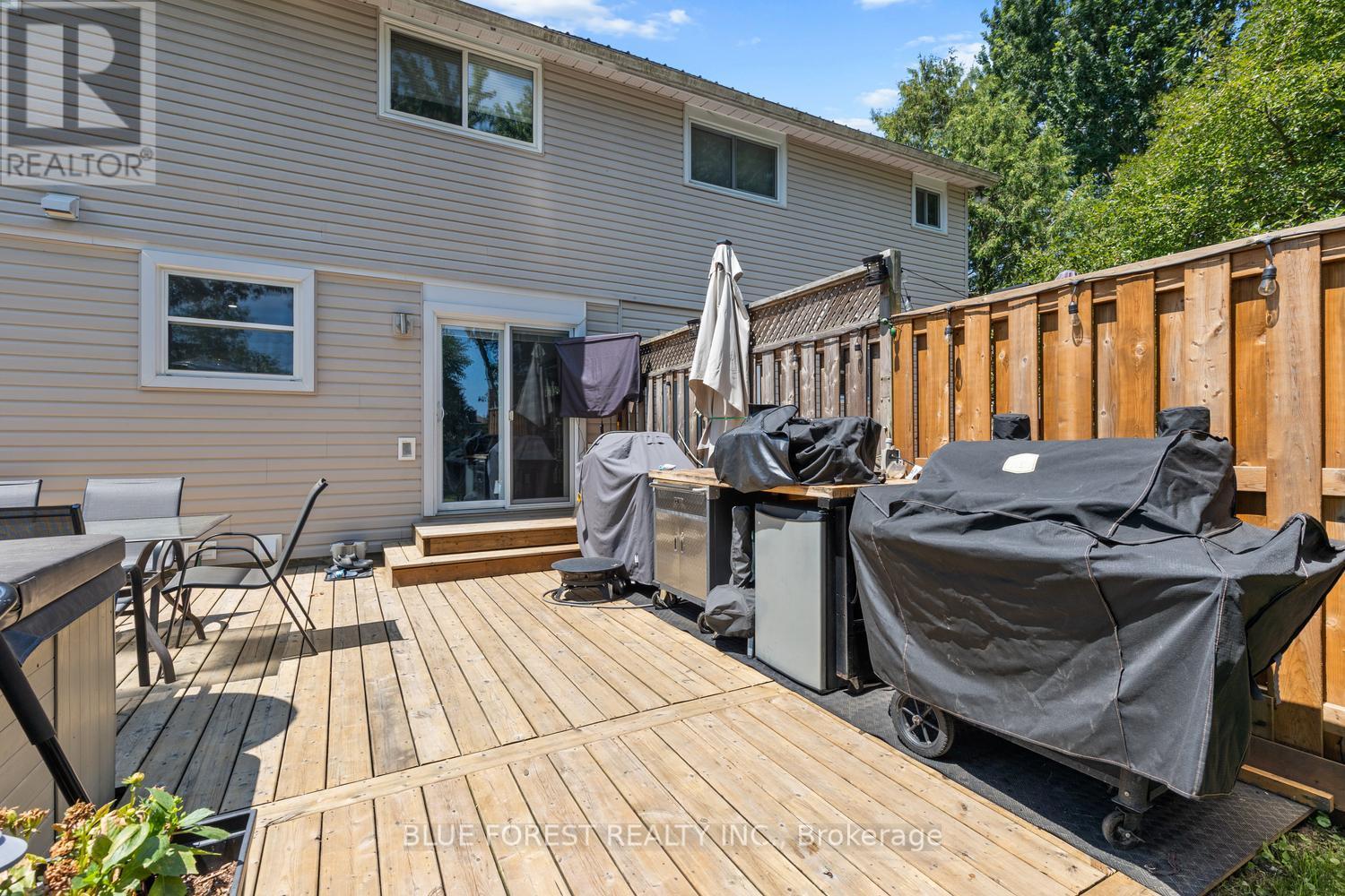 48 ROSAMOND CRESCENT - 32