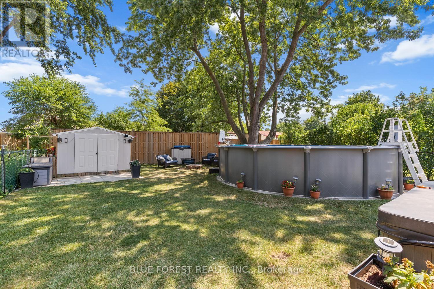48 ROSAMOND CRESCENT - 34
