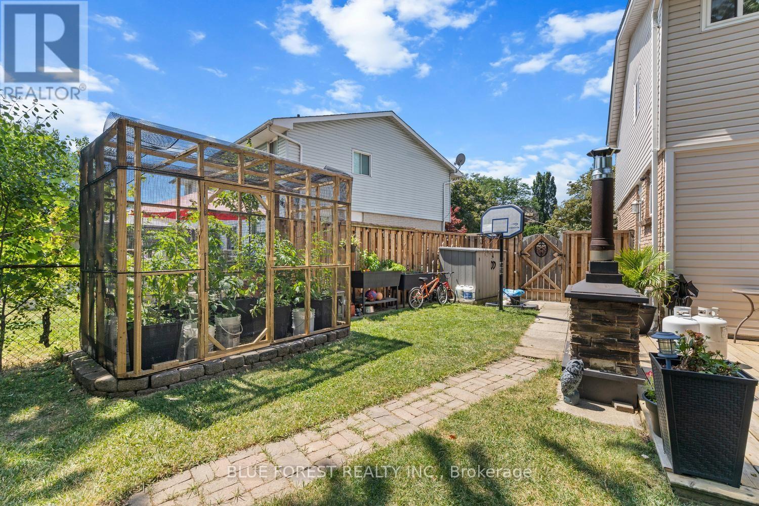 48 ROSAMOND CRESCENT - 37