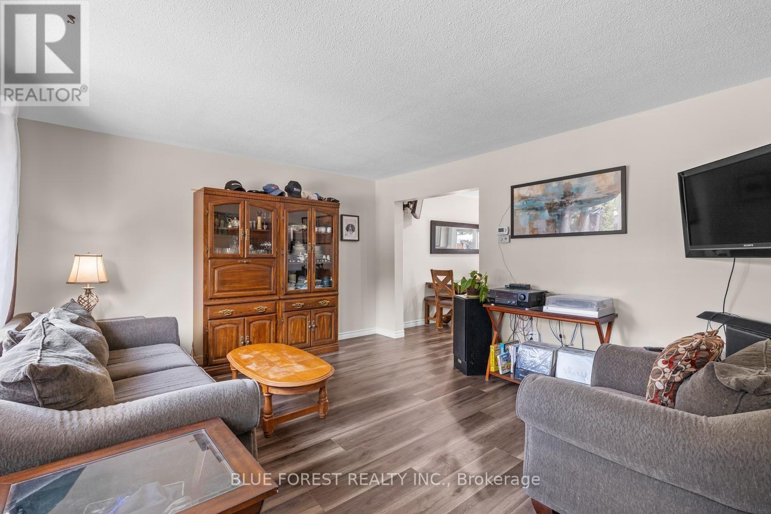 48 ROSAMOND CRESCENT - 5
