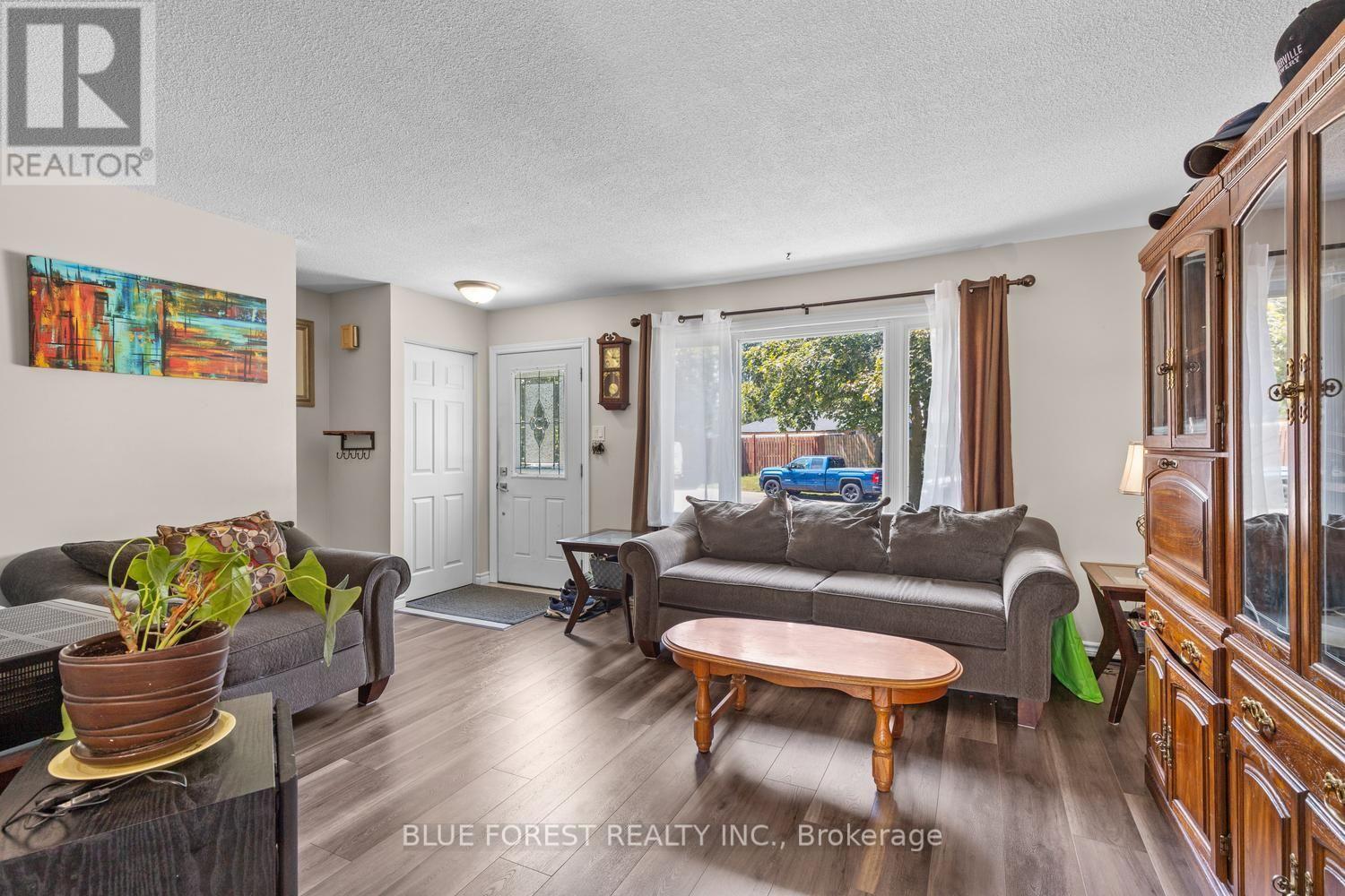 48 ROSAMOND CRESCENT - 6