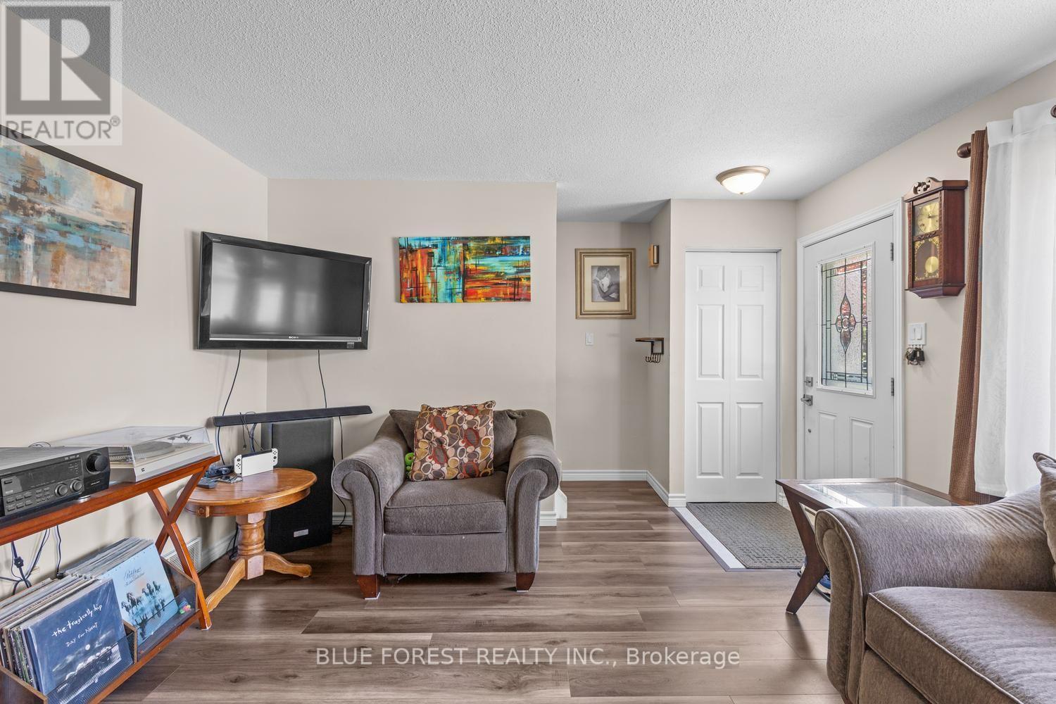 48 ROSAMOND CRESCENT - 7