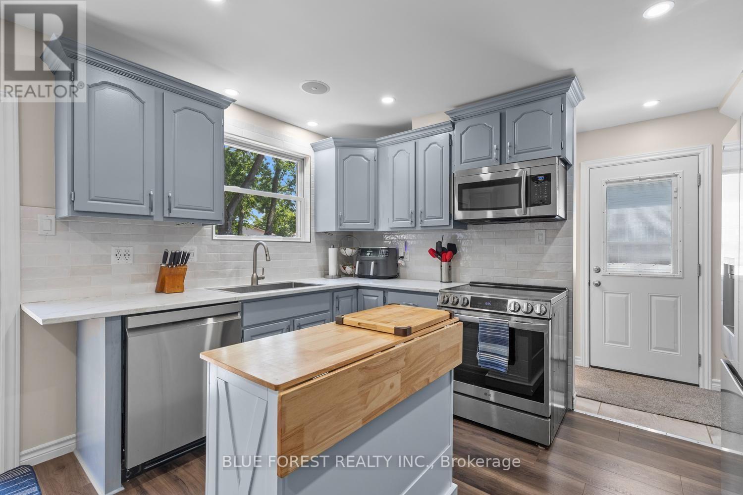 48 ROSAMOND CRESCENT - 9
